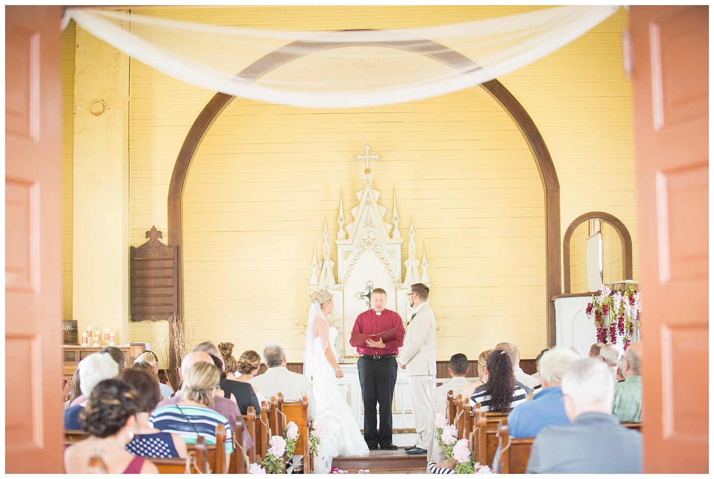 stacey-poterson-country-church-wedding-wisconsin-weddings_0503.jpg